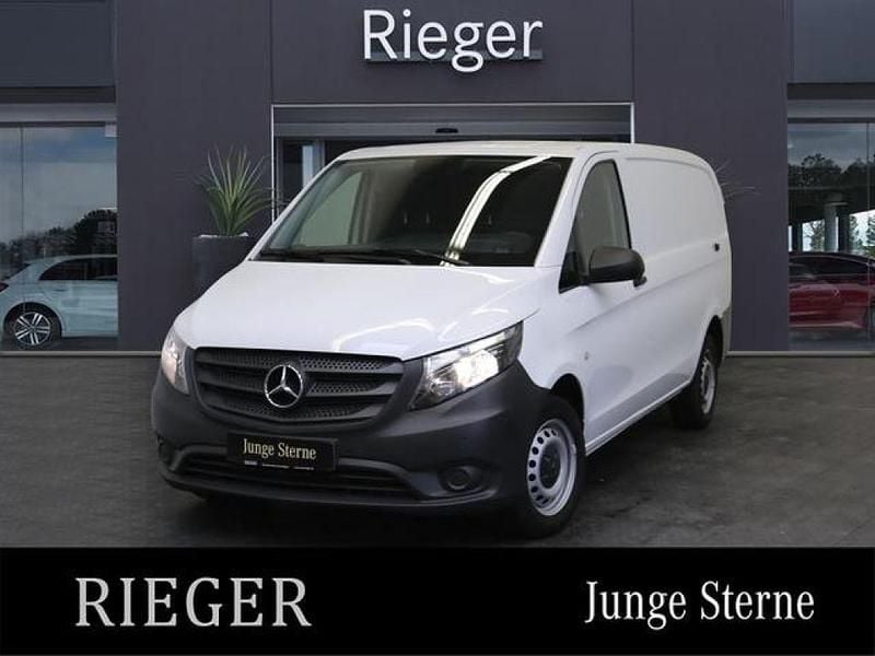 Weiß Gebraucht 2024 Mercedes Vito Van / Kleinbus | 31.403 € (Superpreis) - Bild 1/4