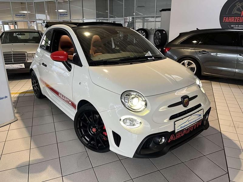 Weiss Gebraucht 2022 Abarth 595 Competizione Cabrio | 28.990 € (Teuer) - Bild 1/4