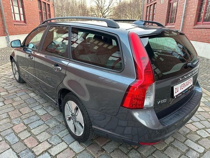 Gebraucht Volvo V50 Momentum 109 PS (80 kW) 2010 Grau Kombi