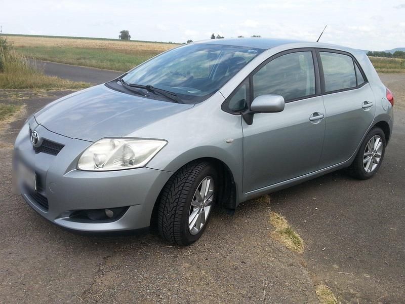 Silber Gebraucht 2009 Toyota Auris Kleinwagen | 2.750 € (Fairer Preis) - Bild 1/4