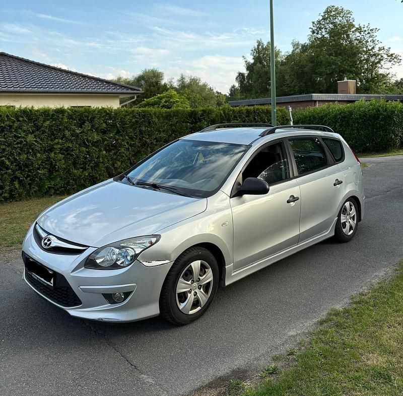 Silber Gebraucht 2010 Hyundai i30 Kombi | 999 € (Superpreis) - Bild 1/4