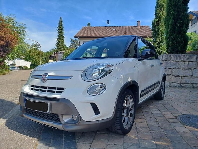 Weiß Gebraucht 2018 Fiat 500L Trekking Van / Kleinbus | 7.850 € (Guter Preis) - Bild 1/4