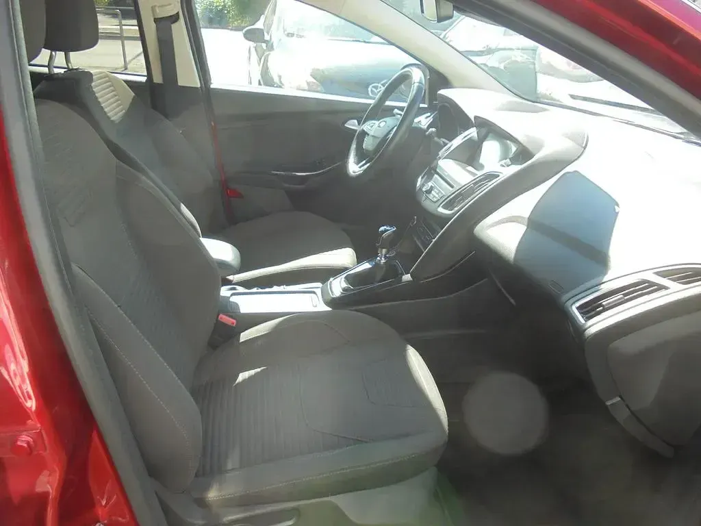 Gebraucht Ford Focus Titanium 150 PS (110 kW) 2018 Rot Limousine