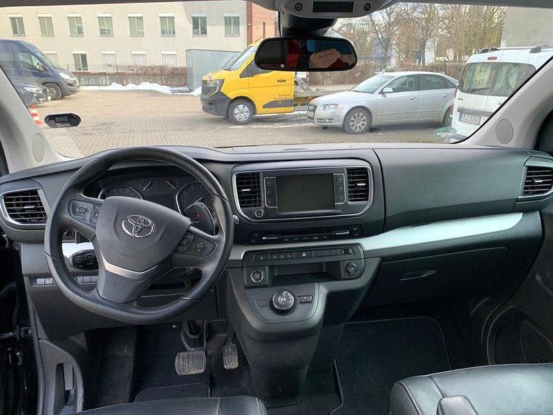Gebraucht Toyota Proace Executive 177 PS (130 kW) 2023 Schwarz Van / Kleinbus