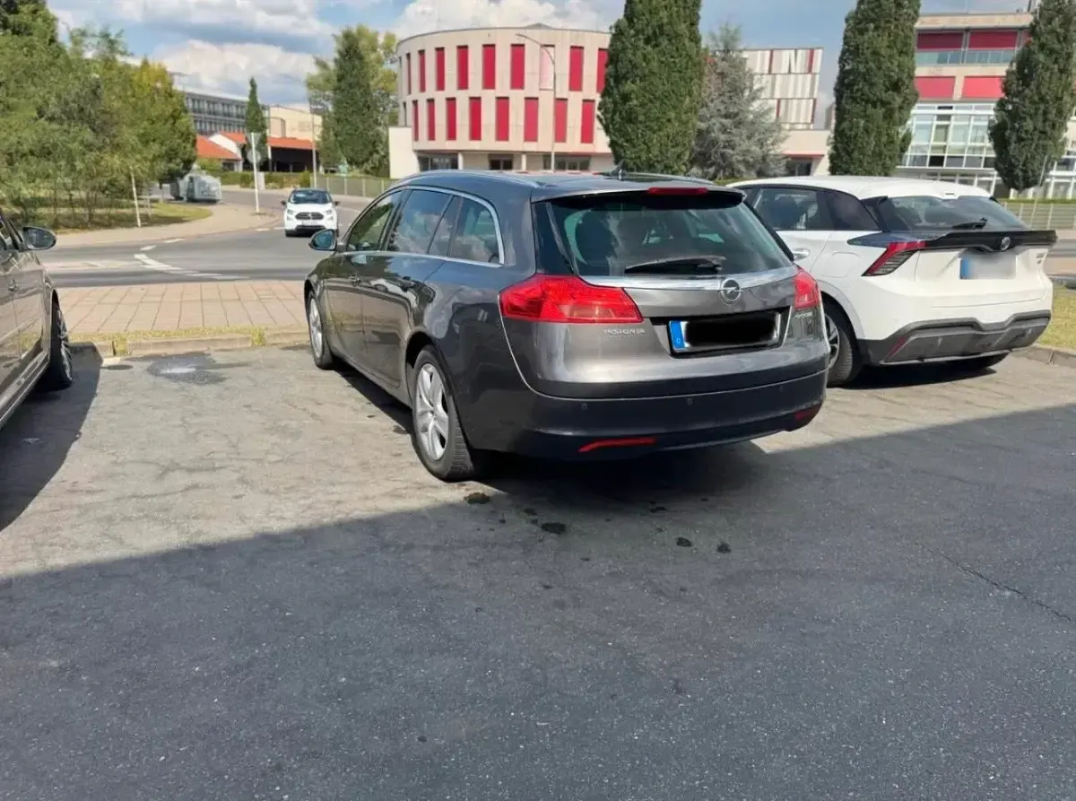 Gebraucht Opel Insignia 131 PS (96 kW) 2011 Grau Kombi
