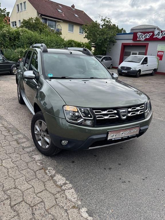 Grün Gebraucht 2014 Dacia Duster Lauréate SUV | 8.900 € (Etwas zu teuer) - Bild 1/4