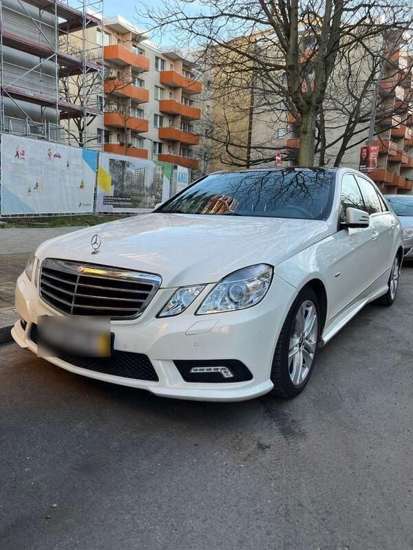 Weiß Gebraucht 2009 Mercedes E250 Avantgarde Limousine | 8.450 € (Guter Preis) - Bild 1/4