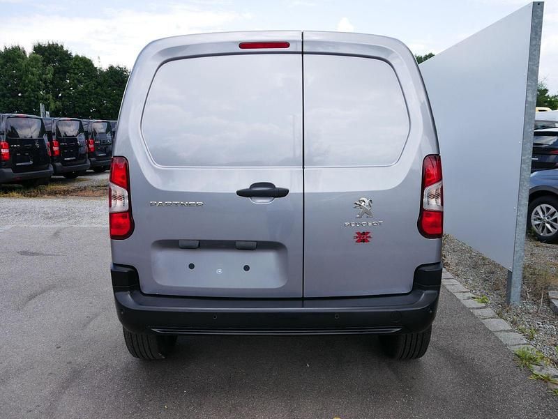 Neu Peugeot Partner 131 PS (96 kW) 2025 Silber Van / Kleinbus