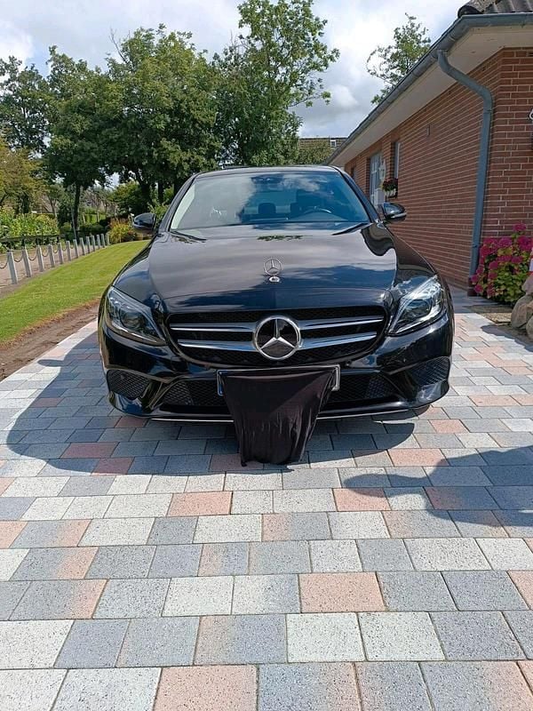 Schwarz Gebraucht 2019 Mercedes C220 Limousine | 26.950 € (Guter Preis) - Bild 1/4