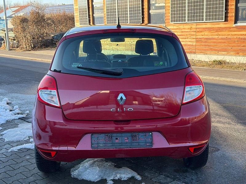 Gebraucht Renault Clio II Dynamique 101 PS (74 kW) 2009 Rot Kleinwagen