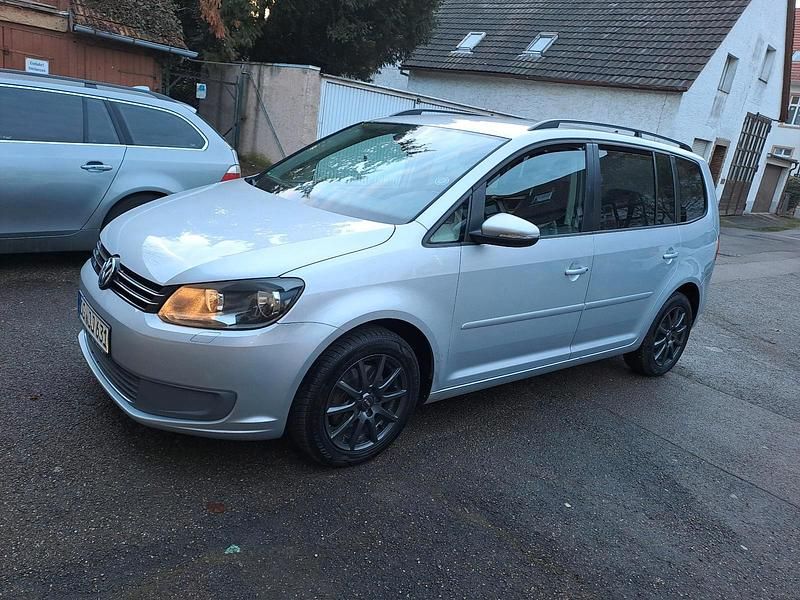 Gebraucht VW Touran 105 PS (77 kW) 2011 Gold Van / Kleinbus