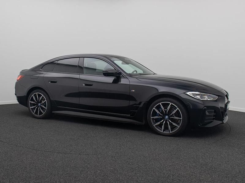 Gebraucht BMW i4 Performance 400 kW (544 PS) 2022 Saphirschwarz metallic 475 Limousine