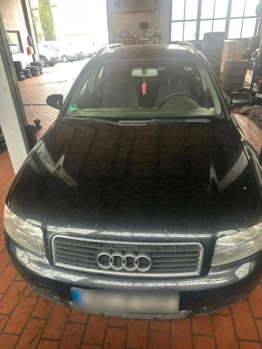 Używany Audi A4 136 KM (100 kW) 2004 Czarny Kombi