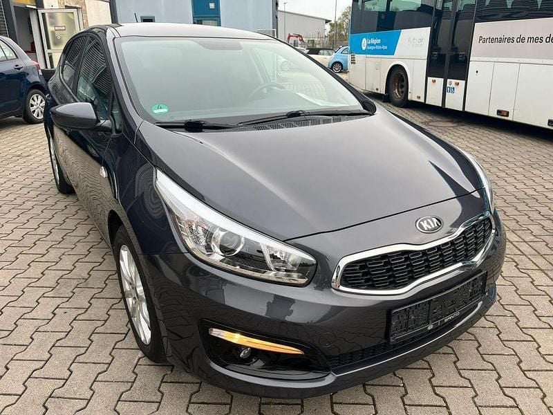 Gebraucht Kia Ceed 99 PS (72 kW) 2017 Kleinwagen