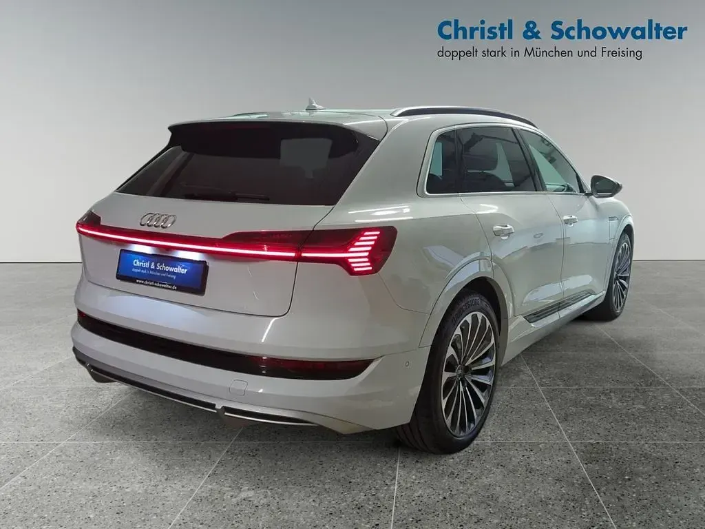 Gebraucht Audi e-tron S-Line 300 kW (408 PS) 2023 Gletscherweiss metallic SUV