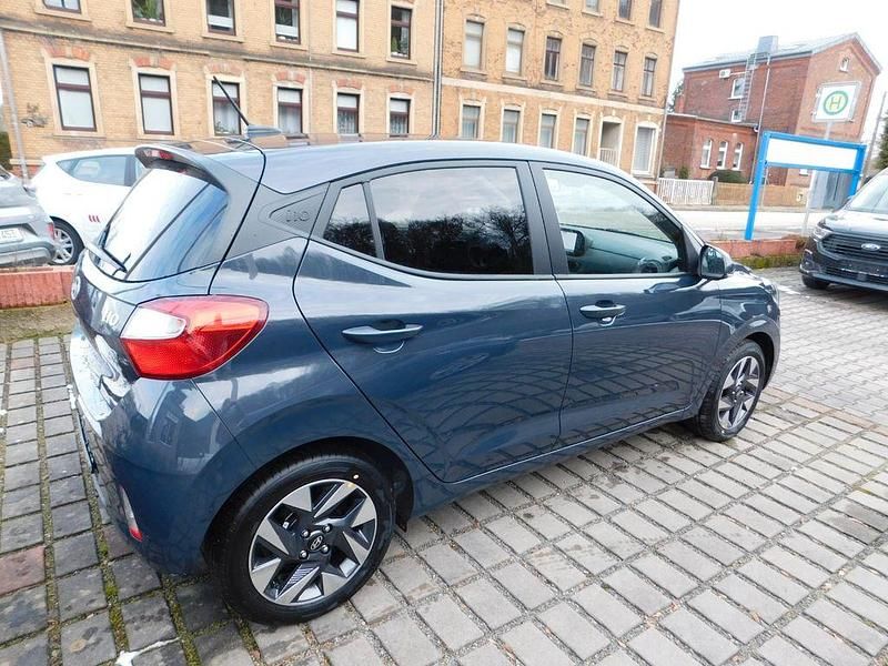 Neu Hyundai i10 63 PS (46 kW) 2026 Grau Kleinwagen