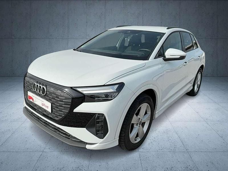 Gebraucht Audi Q4 e-tron Comfort 150 kW (204 PS) 2022 Gletscherweiß metallic SUV
