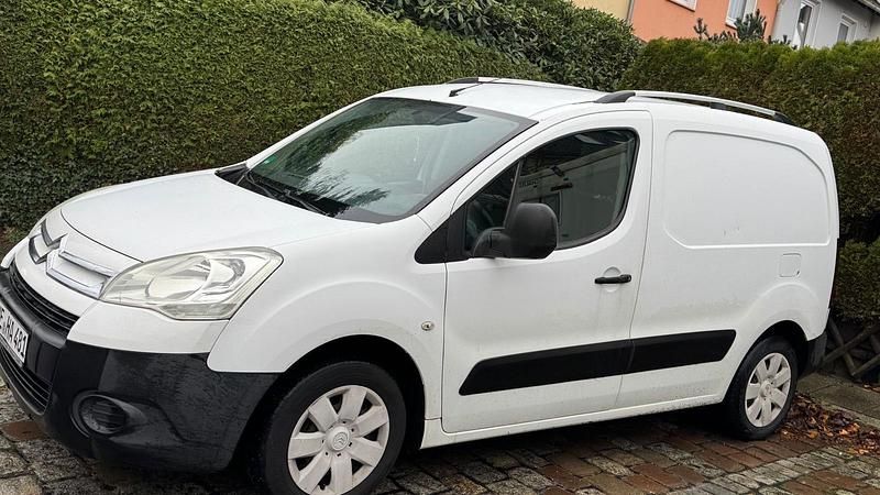 Weiß Gebraucht 2011 Citroën Berlingo Van / Kleinbus | 4.650 € (Fairer Preis) - Bild 1/4
