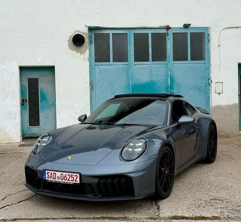 Grau Gebraucht 2025 Porsche 992 | 179.999 € - Bild 1/4