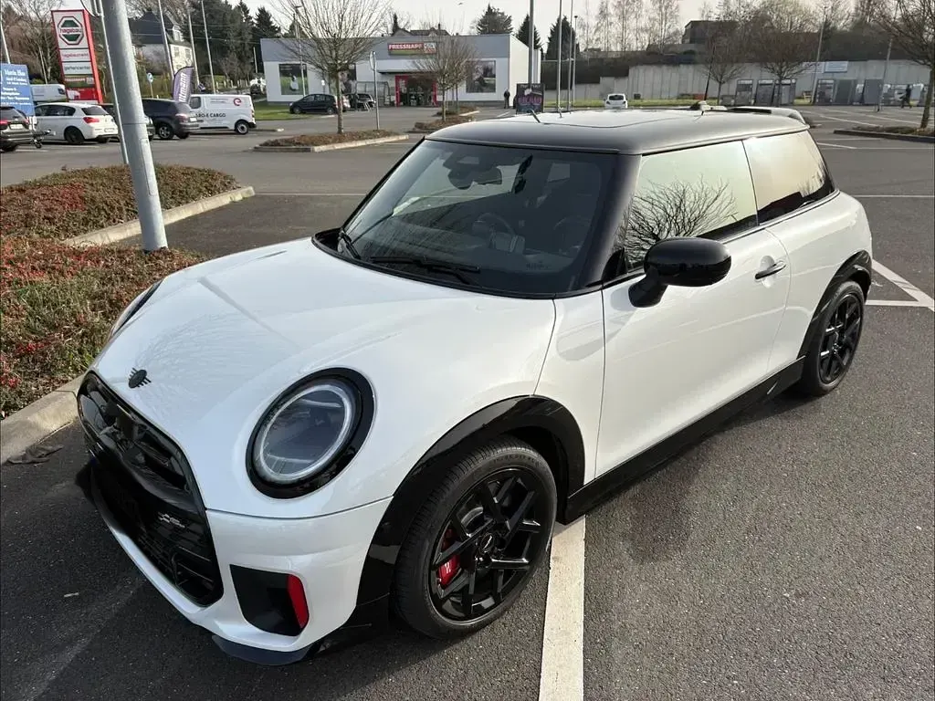 Używany Mini John Cooper Works 231 KM (169 kW) 2025 Biały Hatchback