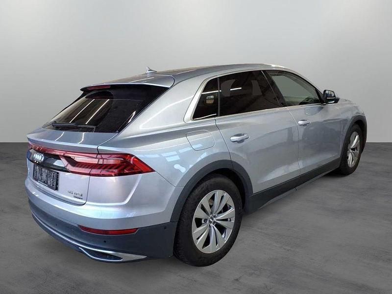 Gebraucht Audi Q8 Ambiente 340 PS (250 kW) 2020 Florettsilber metallic SUV