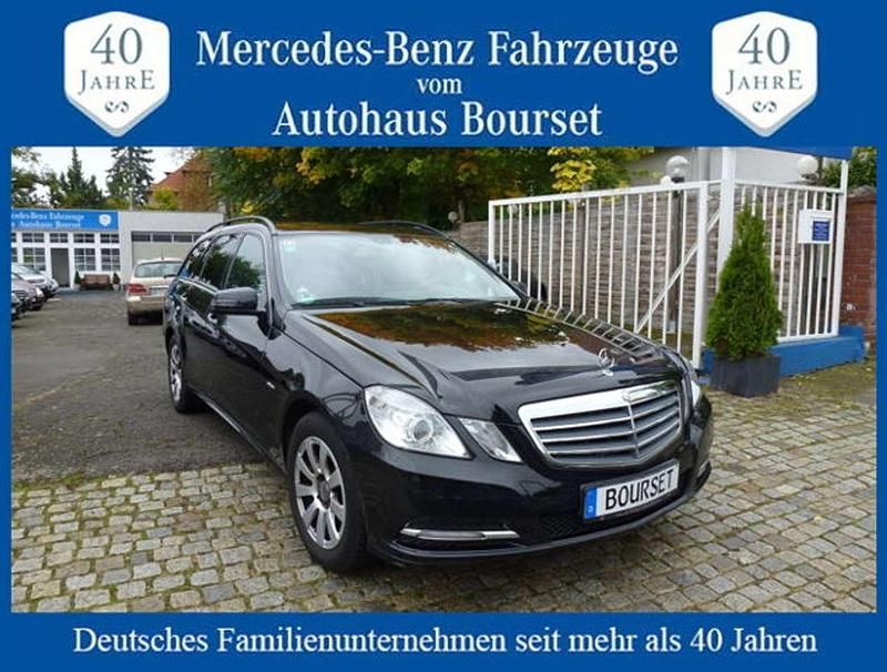 Schwarz (metallic) Gebraucht 2011 Mercedes E200 Kombi | 9.900 € (Fairer Preis) - Bild 1/4