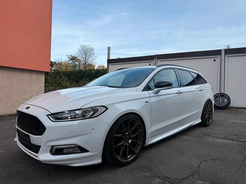 Weiß Gebraucht 2017 Ford Mondeo ST-Line Kombi | 14.999 € (Teuer) - Bild 1/4