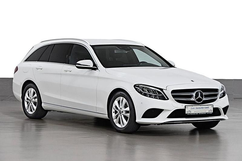 Weiß Gebraucht 2019 Mercedes C180 Avantgarde Limousine | 22.490 € (Superpreis) - Bild 1/4