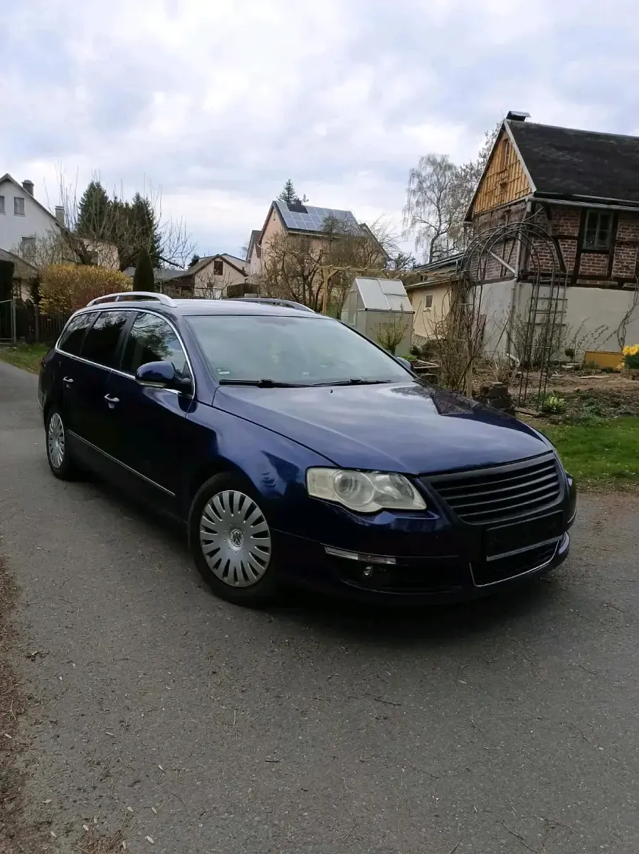 Gebraucht VW Passat 140 PS (102 kW) 2005 Blau Kombi