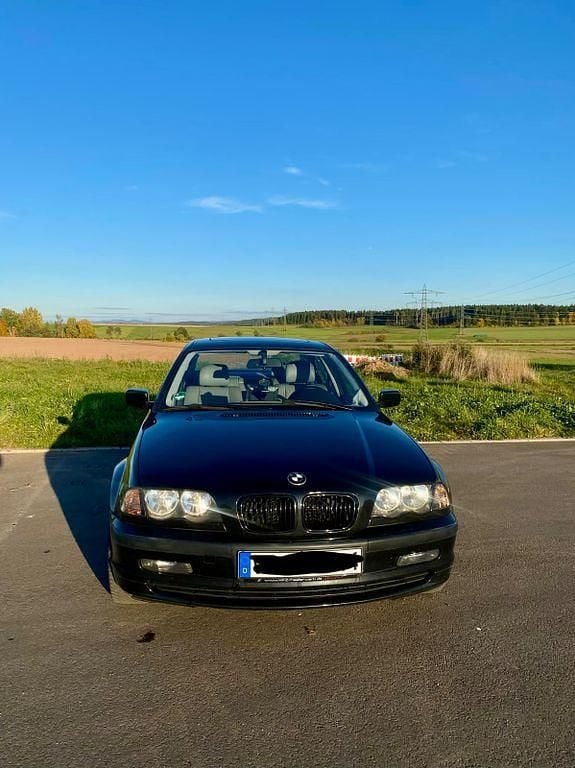 Schwarz Gebraucht 2000 BMW 323 Limousine | 2.500 € (Guter Preis) - Bild 1/4
