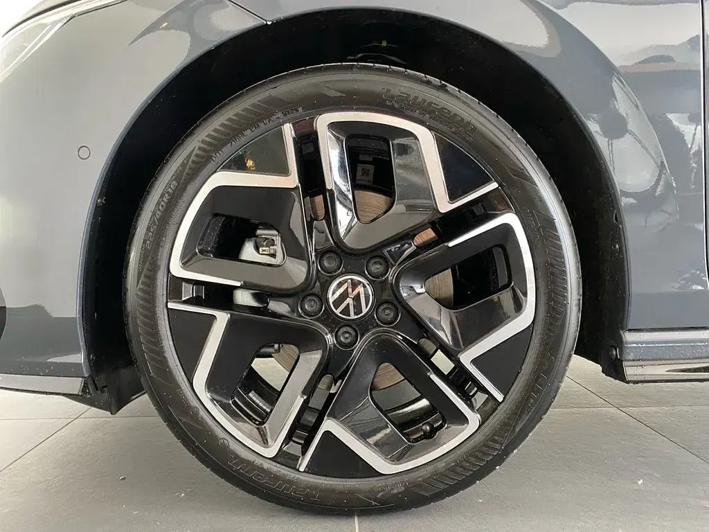Neu VW Golf VIII R-line 150 PS (110 kW) 2026 Delfingrau metallic Kombi