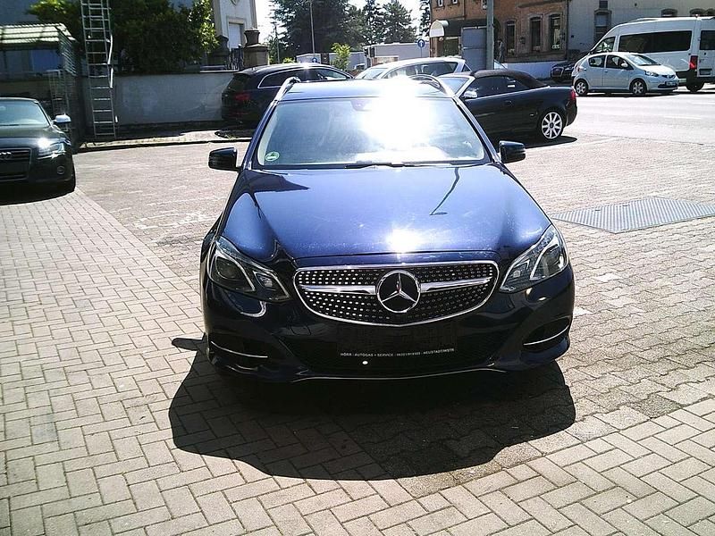 Cavansitblau metalliclack Gebraucht 2015 Mercedes E220 Kombi | 15.500 € (Fairer Preis) - Bild 1/4