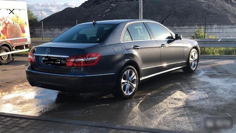 Second-hand Mercedes E200 184 CP (135 kW) 2010 Gri Berlinǎ