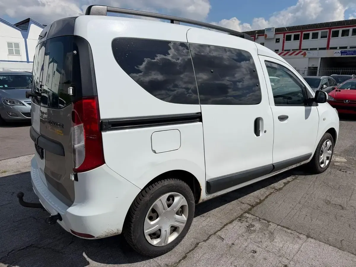 Gebraucht Dacia Dokker 116 PS (85 kW) 2015 Weiß Van / Kleinbus