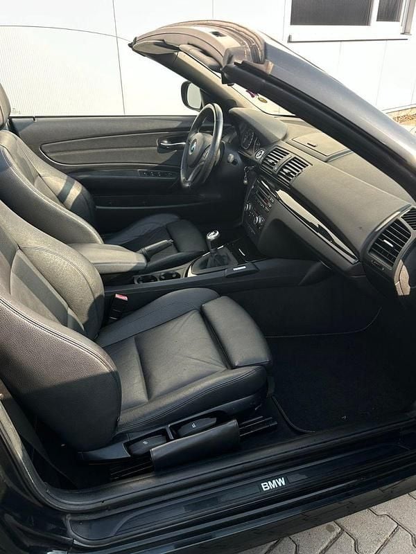 Gebraucht BMW 118 Cabriolet 143 PS (105 kW) 2011 Schwarz Cabrio