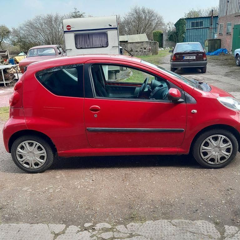Gebraucht Peugeot 107 Filou 68 PS (50 kW) 2011 Rot Kleinwagen