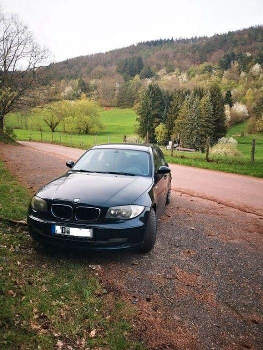 Schwarz Gebraucht 2009 BMW 118 Kleinwagen | 2.400 € (Fairer Preis) - Bild 1/4