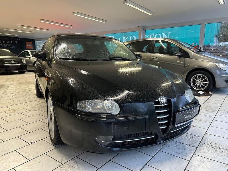 Gebraucht Alfa Romeo 147 Progression 105 PS (77 kW) 2002 Schwarz Kleinwagen