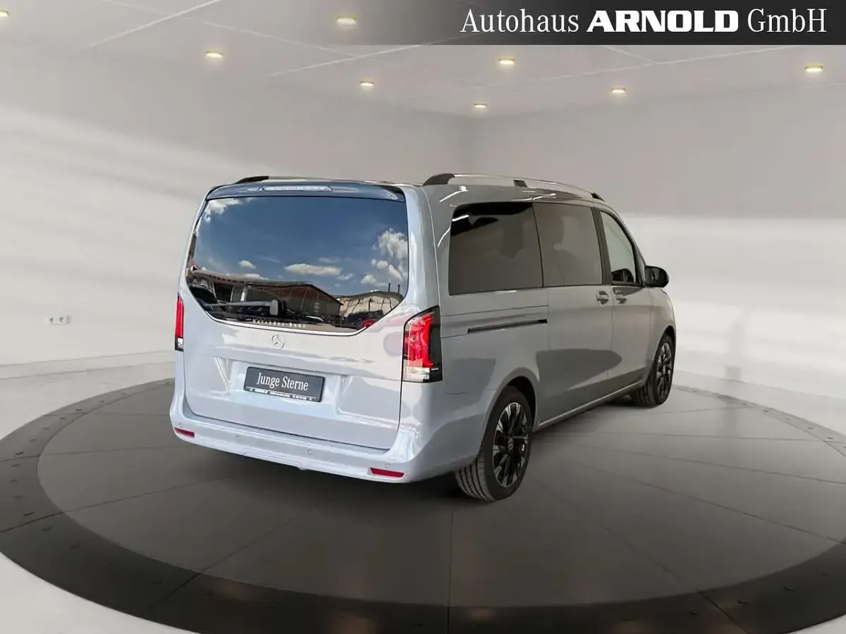 Gebraucht Mercedes V250 Style 190 PS (139 kW) 2025 Alpingrau Van / Kleinbus