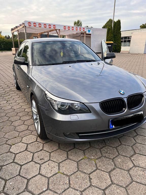 Grau Gebraucht 2007 BMW 535 Limousine | 17.999 € - Bild 1/4