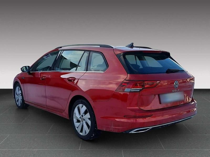 Gebraucht VW Golf VIII 131 PS (96 kW) 2021 Kings red metallic Kombi