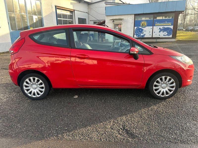 Gebraucht Ford Fiesta Trend 82 PS (60 kW) 2009 Rot Kleinwagen