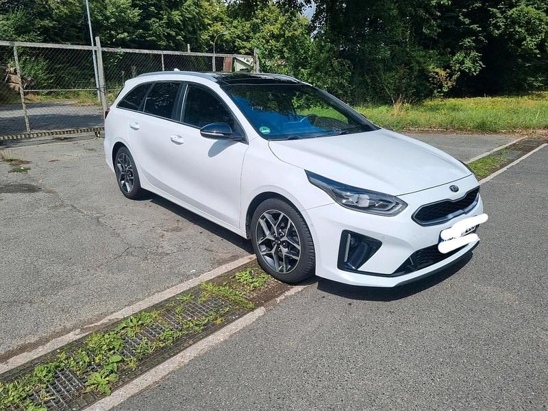 Weiß Gebraucht 2019 Kia Ceed Sportswagon GT-Line Kombi | 13.900 € (Guter Preis) - Bild 1/4