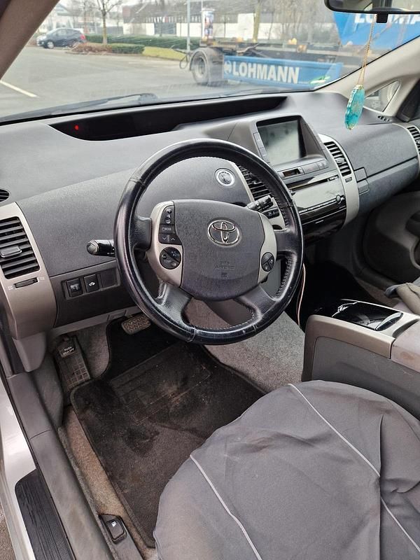 Gebraucht Toyota Prius 75 PS (55 kW) 2008 Silber Kleinwagen