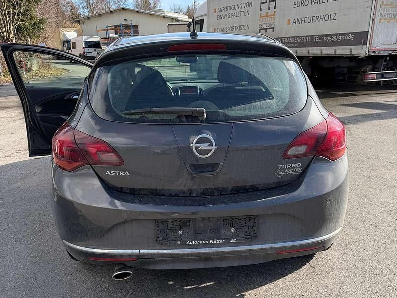 Gebraucht Opel Astra Innovation 140 PS (102 kW) 2013 Plat.anthr./rogrey/0j:silbergr Kleinwagen