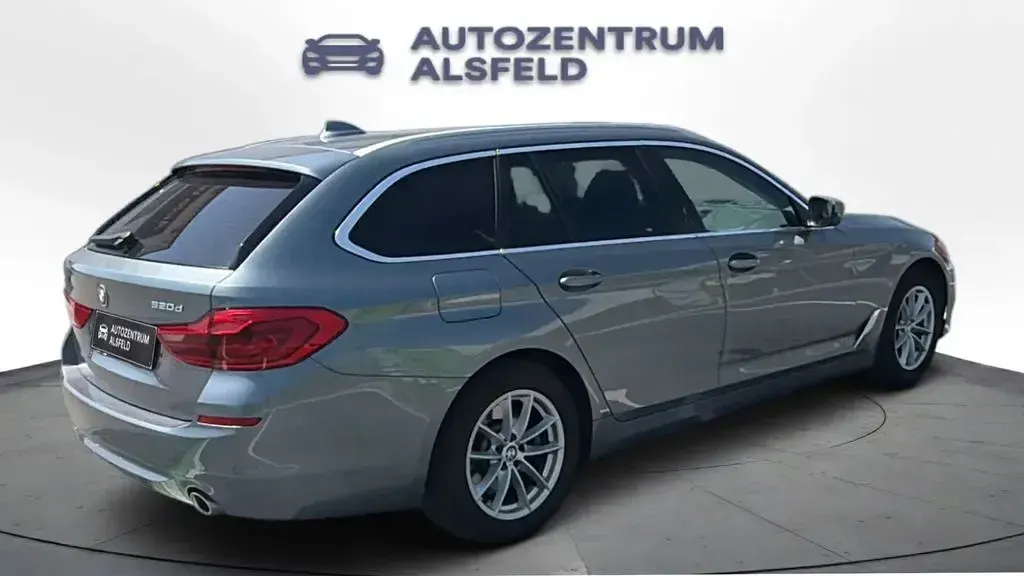 Gebraucht BMW 520 190 PS (139 kW) 2019 Blau Kombi
