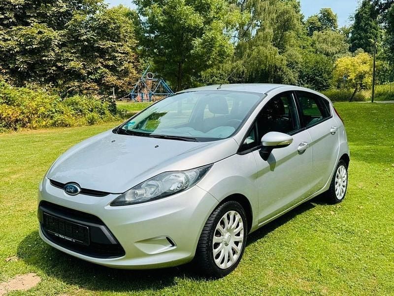 Silber Gebraucht 2010 Ford Fiesta Kleinwagen | 4.490 € (Fairer Preis) - Bild 1/4
