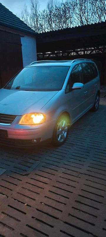 Silber Gebraucht 2004 VW Touran Van / Kleinbus | 1.000 € (Superpreis) - Bild 1/4