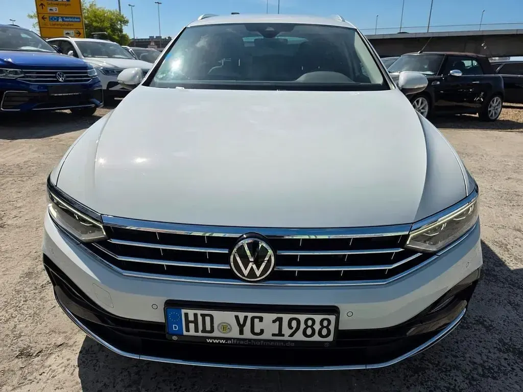 Gebraucht VW Passat Elegance 190 PS (139 kW) 2022 Gletscherweiß metallic Kombi