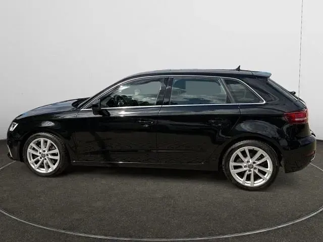 Gebraucht Audi A3 Sport 150 PS (110 kW) 2020 Mythosschwarz metallic Limousine